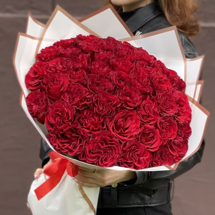 51 красная пионовидная роза Хартс